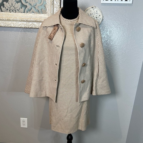 Vintage Dresses & Skirts - Vintage Houndstooth Skirt Suit with Cape Jacket - Neutral Tones